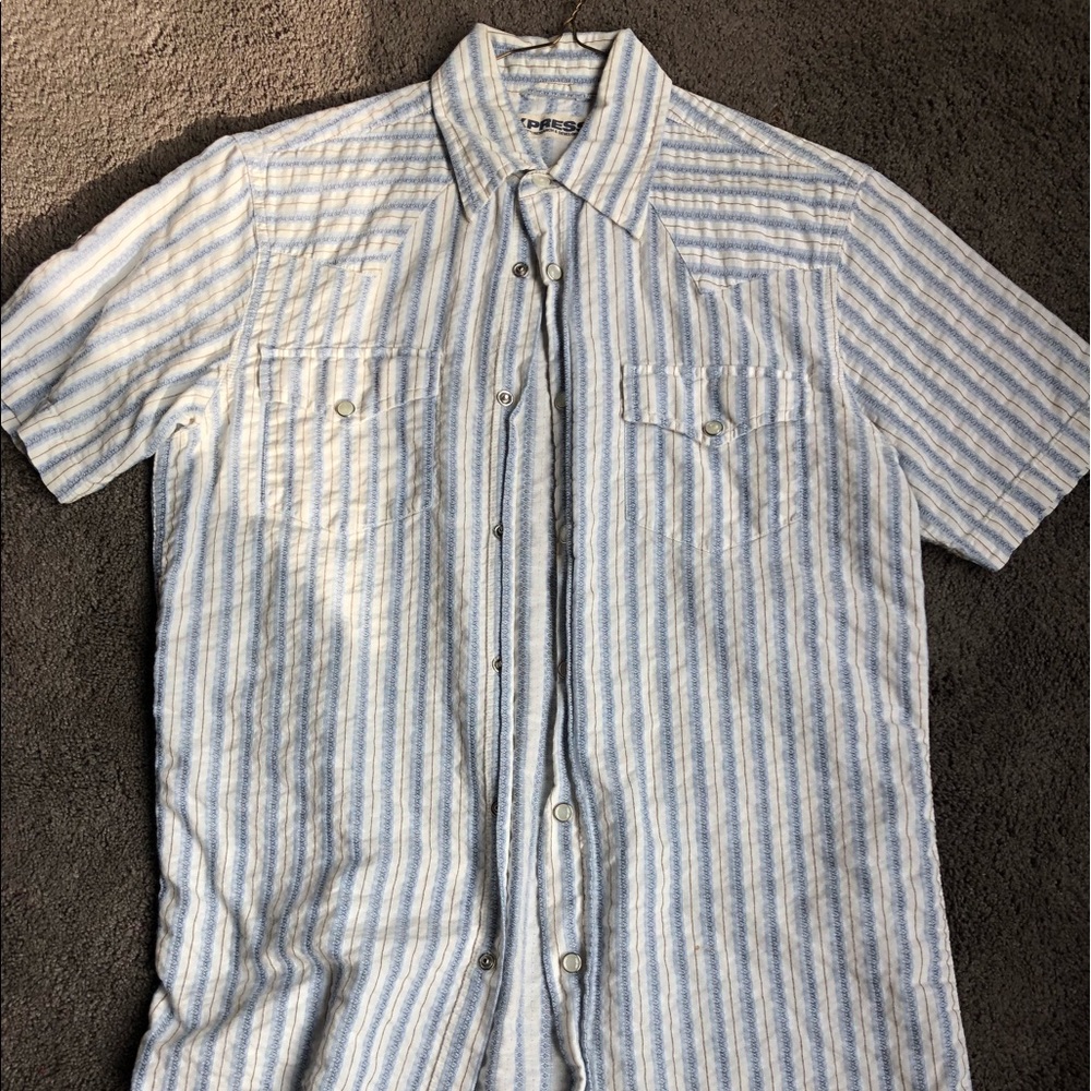 Short sleeve buttondown shirt